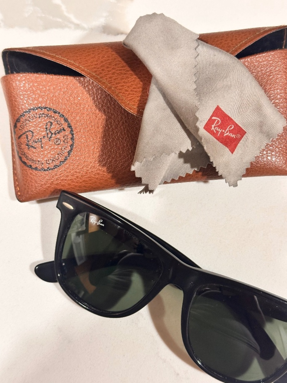 Ray-Ban RB2140 Original Wayfarer Black Sunglasses 901 50mm + Case
